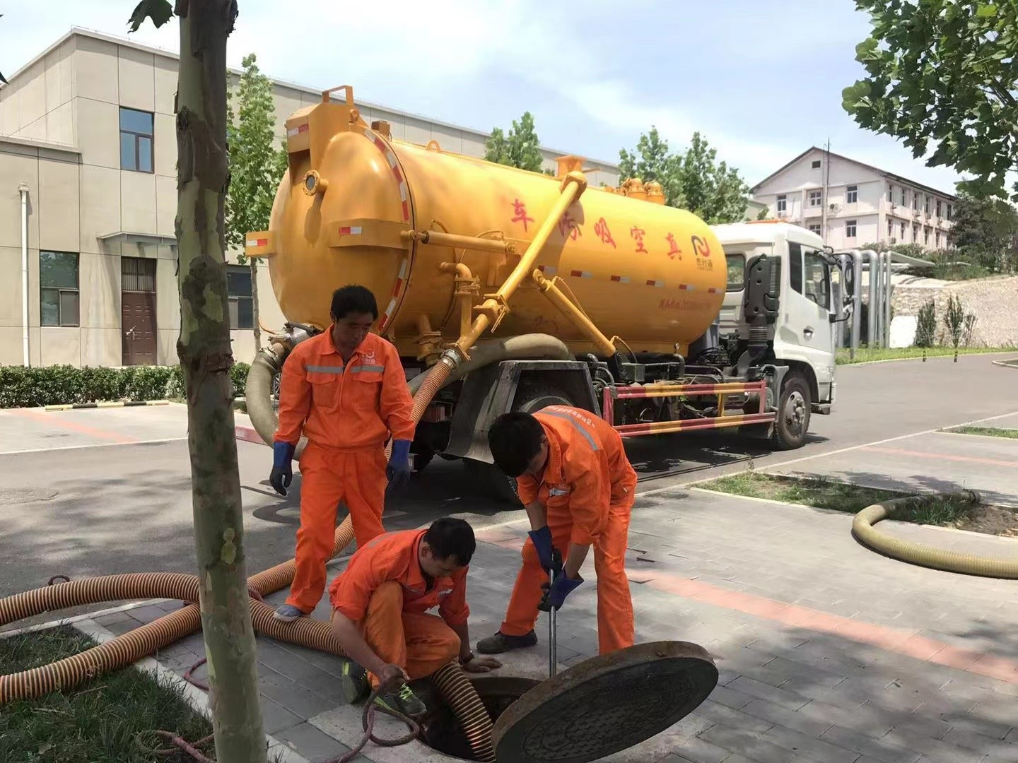 仙桃化粪池清理与5-8吨吸粪车施工效率分析